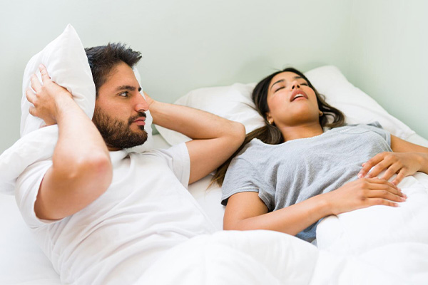 چرا افراد خروپف میکنند؟